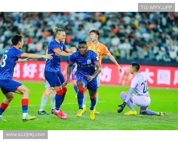 上海足球队在足球团队协作排行榜中荣登第八名展现出强大团队精神与默契配合