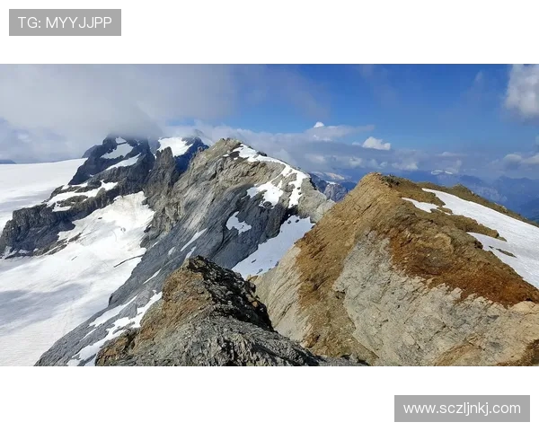 周丽独家分享攀岩技巧与心得体会助你征服高峰挑战自我极限