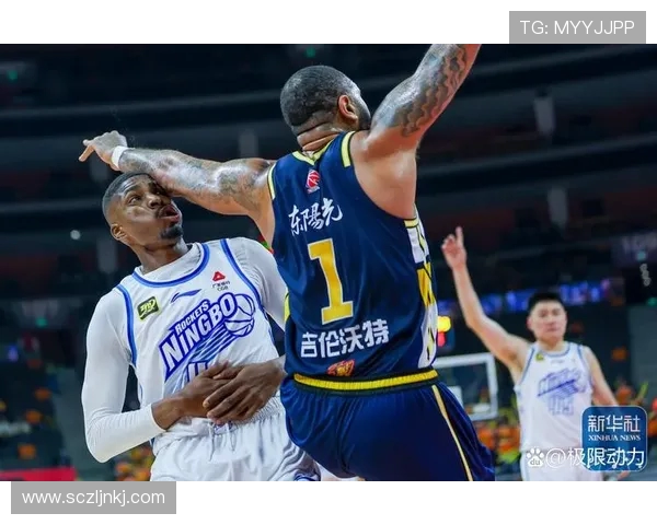 上海久事与辽宁本钢激战正酣谁能在CBA赛场上笑到最后