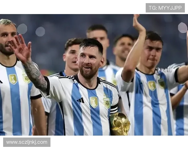 马丁内斯的传奇之路：从青涩球员到世界足球巨星的蜕变与荣耀