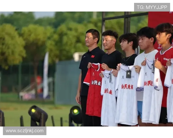 团结一心:探讨上海足球队的团队协作与胜利之道 团结一心:探讨上海足球队的团队协作与胜利之道